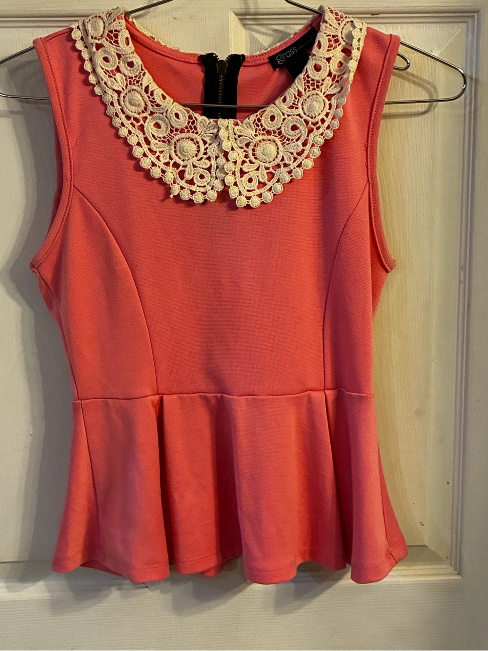 Grass Collection Coral sleeveless peplum style lace crochet collar Top, size: S